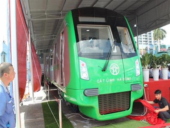 Bộ trưởng thị sát đoàn tàu mua từ Trung Quốc