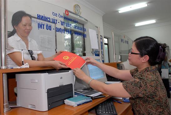 Mua đất bằng giấy tay được cấp 'sổ đỏ'