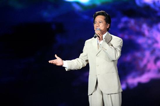 Chế Linh buồn bã thông báo hủy liveshow tối nay tại TP HCM