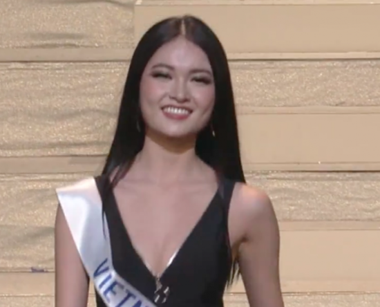 Á hậu Thuỳ Dung bị chê kém nổi bật giữa ''rừng nhan sắc'' quốc tế vì áo tắm quá an toàn