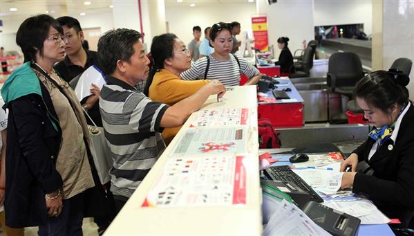Nhiều giấy tờ tùy thân lên máy bay suýt bị loại do 'lỗi đánh máy'!
