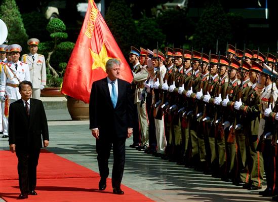 Tổng thống Bill Clinton và chuyến thăm lịch sử năm 2000