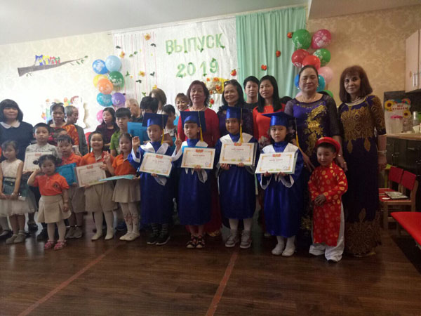 Chi hội phụ nữ TTTM Mátxcơva dự lễ bế giảng năm học 2018-2019 tại TTMN Thần đồng Á-Âu