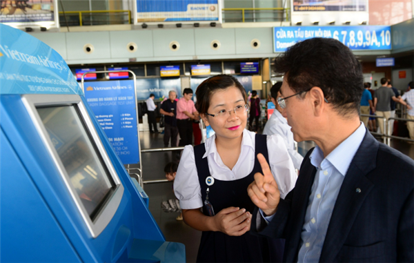 Vietnam Airlines kéo dài thời gian tự làm thủ tục trực tuyến hoặc tại quầy tự động
