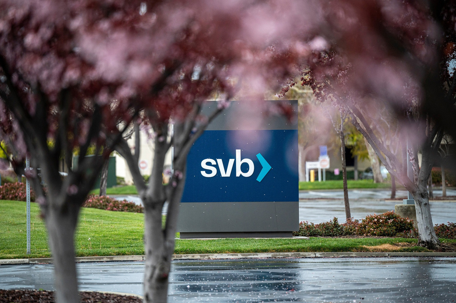 Xung quanh vụ SVB sụp đổ
