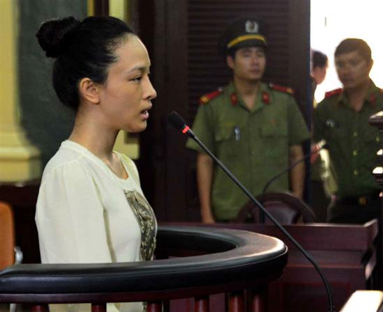 Hoa hậu Phương Nga có 'lừa' đại gia mua bán nhà?