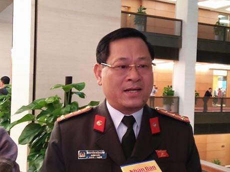 Lo bỏ sổ hộ khẩu nhưng lại 'đẻ' ra giấy phép con
