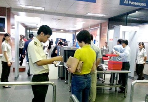Dùng giấy tờ giả, bị cấm bay 6 tháng