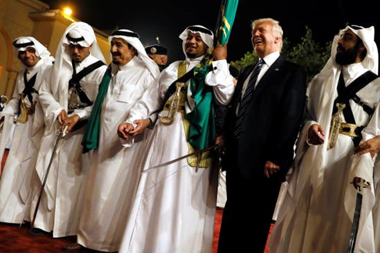 Chuyến công du đầu tiên của Trump mang về cho Mỹ 350 tỷ USD