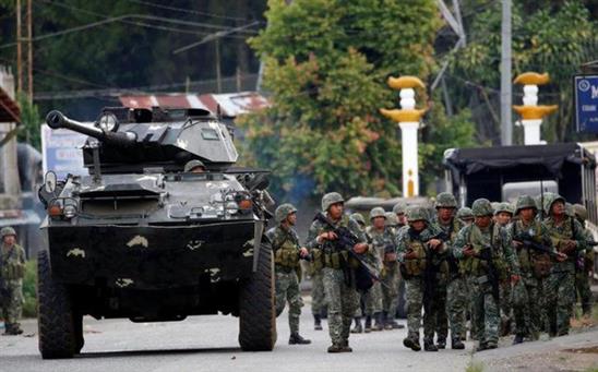Philippines: IS cướp ngục, chiếm đạn dược, xe bọc thép để bám trụ phản kích quân chính phủ