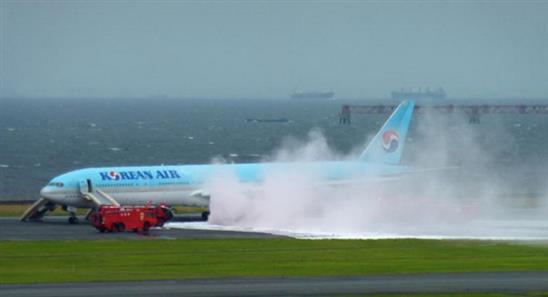 Máy bay Korean Air bốc khói trên đường đến Nhật