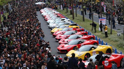 Dàn siêu xe Ferrari “gây bão” tại Nhật Bản