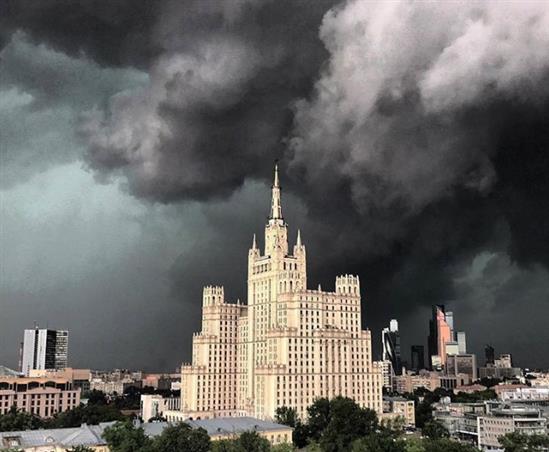 Sputnik: Mưa lớn tại Moscow khiến dân mạng tin vào vũ khí thời tiết