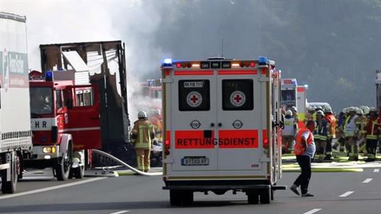 Đức: Xe buýt chở 48 người bị cháy rụi