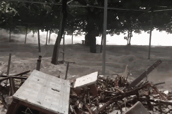 Cảnh tượng như phim kinh dị khi siêu bão Mangkhut tấn công Hong Kong