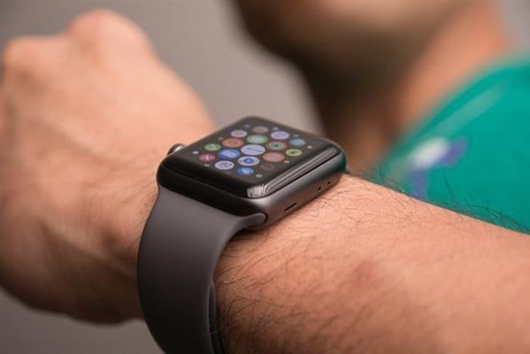 Một người đàn ông ở Anh may mắn thoát chết nhờ Apple Watch