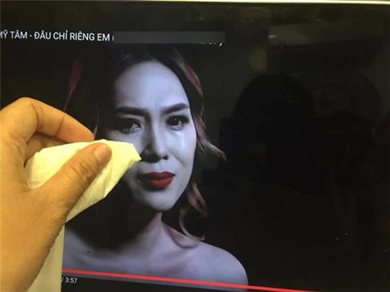 Cư dân mạng hào hứng 'lau nước mắt' cho Mỹ Tâm trong MV mới