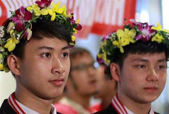 Điều đặc biệt của những 'chàng trai Vàng' thi Olympic Vật lí