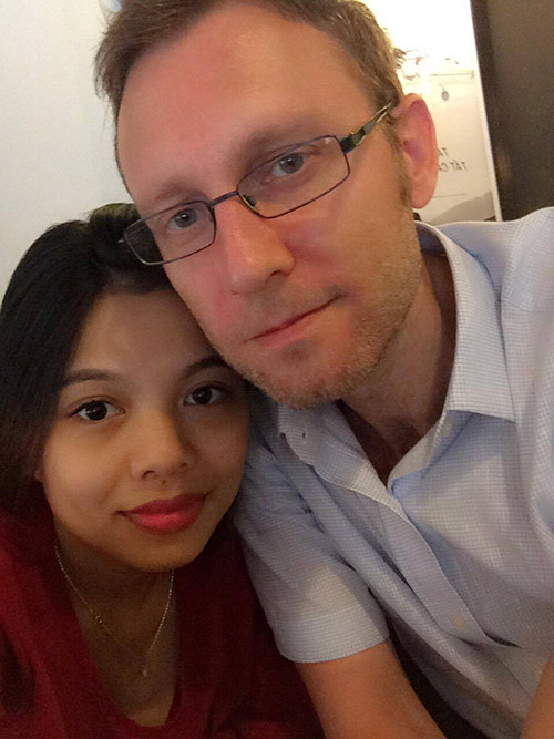 Hạnh phúc của 8x chủ động yêu trai Tây hơn 12 tuổi qua mạng