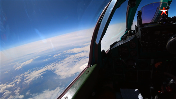 Xem tiêm kích MiG-31 đánh chặn 'máy bay địch xâm nhập' ở độ cao 20 km