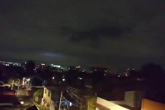 Giải mã mảng sáng xanh bí ẩn ở thủ đô Mexico trong 