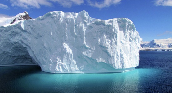 Nga di chuyển tảng băng khổng lồ, lớn hơn tảng băng trôi nhấn chìm Titanic