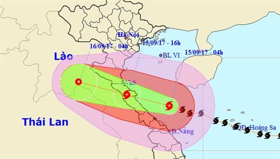 Bão số 10 giật cấp 15 tiến vào bờ biển Hà Tĩnh - Quảng Bình