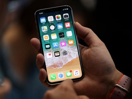 Mỗi chiếc iPhone X được bán ra, Apple lãi một nửa?