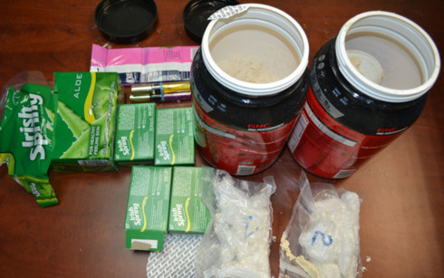 Ma tuý đá được giấu trong quà biếu gửi từ Mỹ về Việt Nam