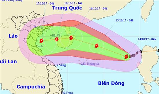 Bão số 11 liên tục tăng cấp trên Biển Đông