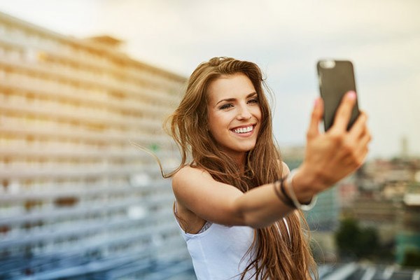 Facebook sắp bắt người dùng chụp ảnh selfie rồi mới cho đăng nhập