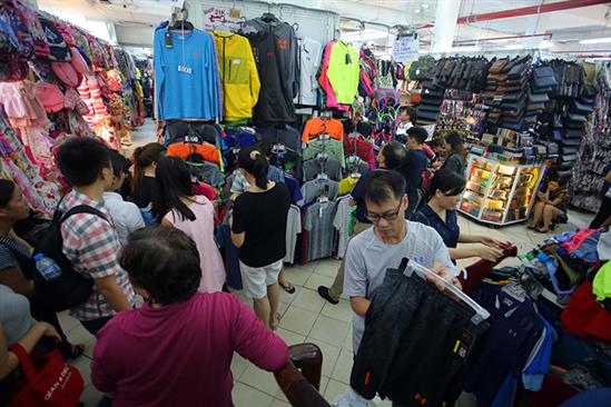 Tràn lan hàng Trung Quốc đội lốt hàng Việt: Hàng hiệu cũng bị giả xuất xứ