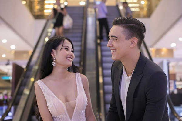 Chuyện tình đầy bất ngờ của cặp đôi cô dâu chú rể 'tiên đồng ngọc nữ'