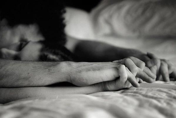 Vợ tôi không cưỡng lại được thân hình 6 múi đẹp hút hồn của bạn thân chồng