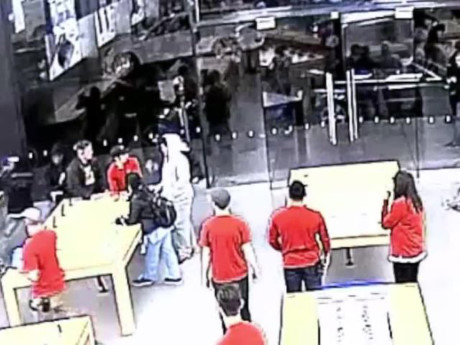 [Video] Vào Apple Store cướp trong 15 giây