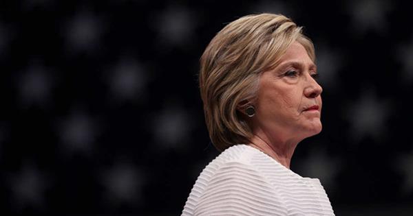 Quỹ của vợ chồng Clinton lại bị điều tra