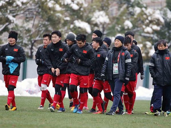 U-23 Việt Nam trở lại sân tập sau khi tuyết tan