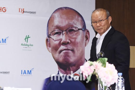 Truyền thông Hàn Quốc chào đón nồng nhiệt HLV Park Hang-seo trở về