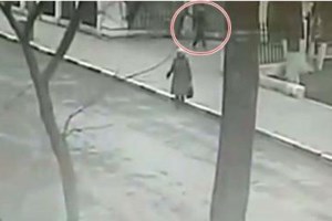 Khoảnh khắc kẻ khủng bố xả súng tại nhà thờ Thiên Chúa giáo ở Nga