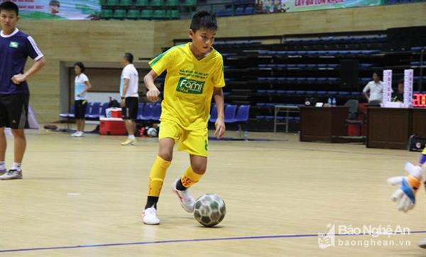 Hai cầu thủ trẻ SLNA được sang Nga xem World Cup