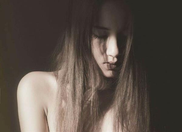 Người mẫu nude 9X tố bị họa sĩ hiếp dâm trong khách sạn