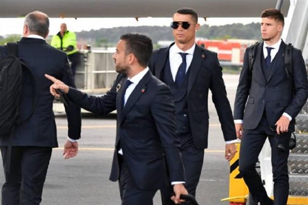 Ronaldo “chơi trội” ngay khi đến Nga