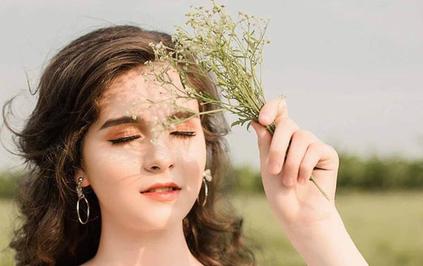 Nữ sinh Việt lai Nga xinh như búp bê, 13 tuổi cao 1,70 m