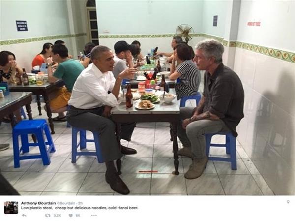 Người dẫn ông Obama đi ăn bún chả ở Hà Nội vừa tự tử