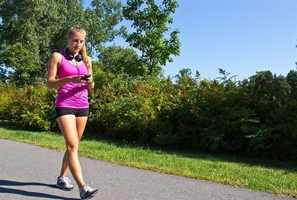 Được đền cả triệu USD vì bị thương khi đang ... đi dạo