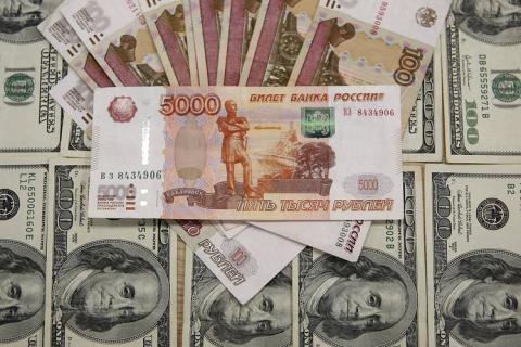 Nga loại USD khỏi giao dịch quân sự: Đòn độc đầu tiên