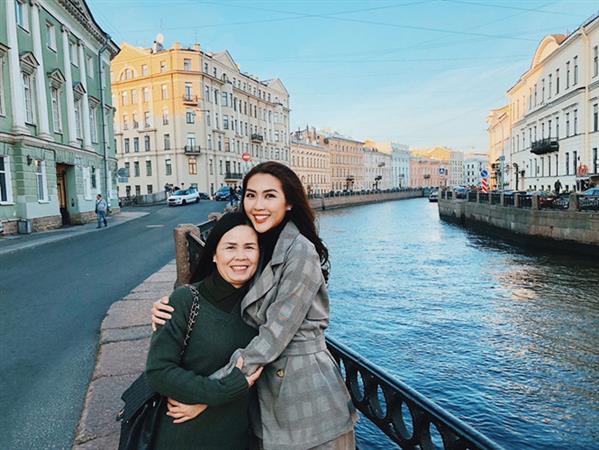 Hoa hậu Tường Linh đưa mẹ khám phá xứ Bạch Dương