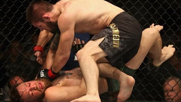 Khabib đánh bại McGregor trong trận đấu thế kỷ
