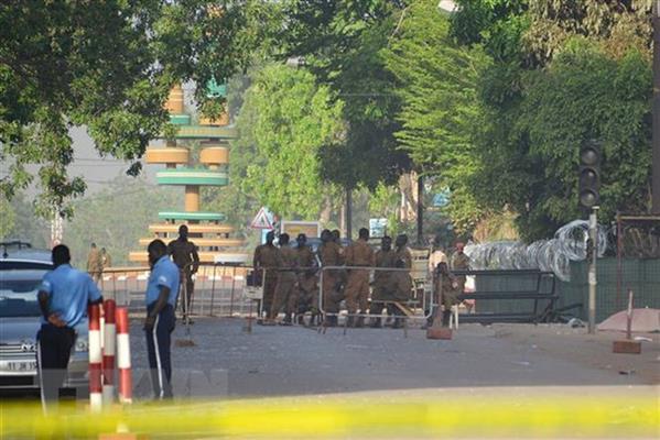 Nổ lớn liên tiếp xảy ra tại Burkina Faso, nhiều cảnh sát thiệt mạng