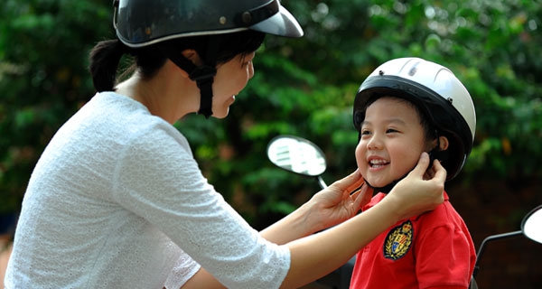 Dạy trẻ chấp hành những qui định nơi công cộng